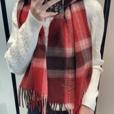 Burberry · 巴宝莉格子围巾❗️好看的要疯掉了,太有型太有魅力了❗️❗️非常斯文时尚的秋冬单品!真的很喜欢,非常 Burberry · 巴宝莉格子围巾❗️好看的要疯掉了,太有型太有魅力了❗️❗️非常斯文时尚的秋冬单品!真的很喜欢,非常