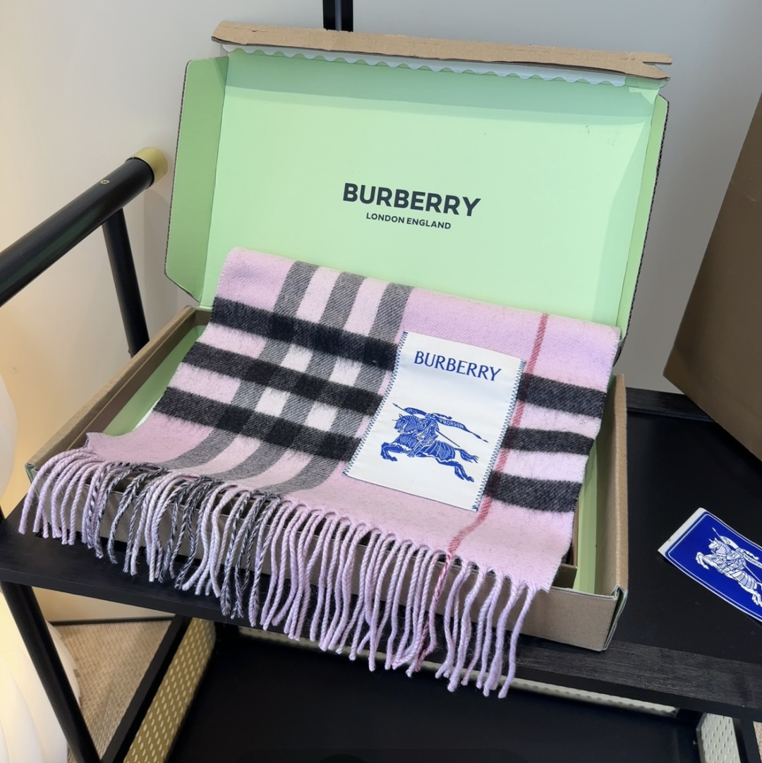 【▪️家属福利来了！！巴宝莉高端重磅男士围巾！】怒赞推荐，激动~！！下手绝对要快，同步专柜，最高端的男士款~工艺难度大，