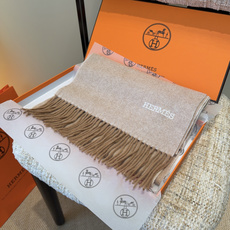 Hermes · 爱马仕,难得一见的温柔配色,低调又不失优雅❗️】重点推荐❗️双边配色,一条围巾两种风格搭配,高级舒适时 Hermes · 爱马仕,难得一见的温柔配色,低调又不失优雅❗️】重点推荐❗️双边配色,一条围巾两种风格搭配,高级舒适时