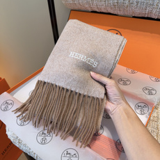 Hermes · 爱马仕,难得一见的温柔配色,低调又不失优雅❗️】重点推荐❗️双边配色,一条围巾两种风格搭配,高级舒适时 Hermes · 爱马仕,难得一见的温柔配色,低调又不失优雅❗️】重点推荐❗️双边配色,一条围巾两种风格搭配,高级舒适时