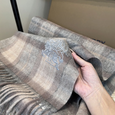 Burberry · 巴宝莉围巾❗️好看的要疯掉了,太有型太有魅力了❗️❗️非常斯文时尚的秋冬单品!真的很喜欢,非常Cl Burberry · 巴宝莉围巾❗️好看的要疯掉了,太有型太有魅力了❗️❗️非常斯文时尚的秋冬单品!真的很喜欢,非常Cl