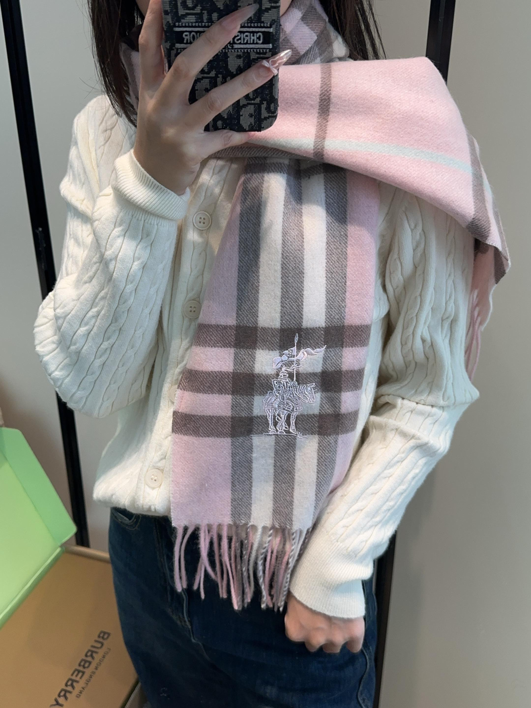 Burberry · 巴宝莉围巾❗️好看的要疯掉了，太有型太有魅力了❗️❗️非常斯文时尚的秋冬单品！真的很喜欢，非常Cl