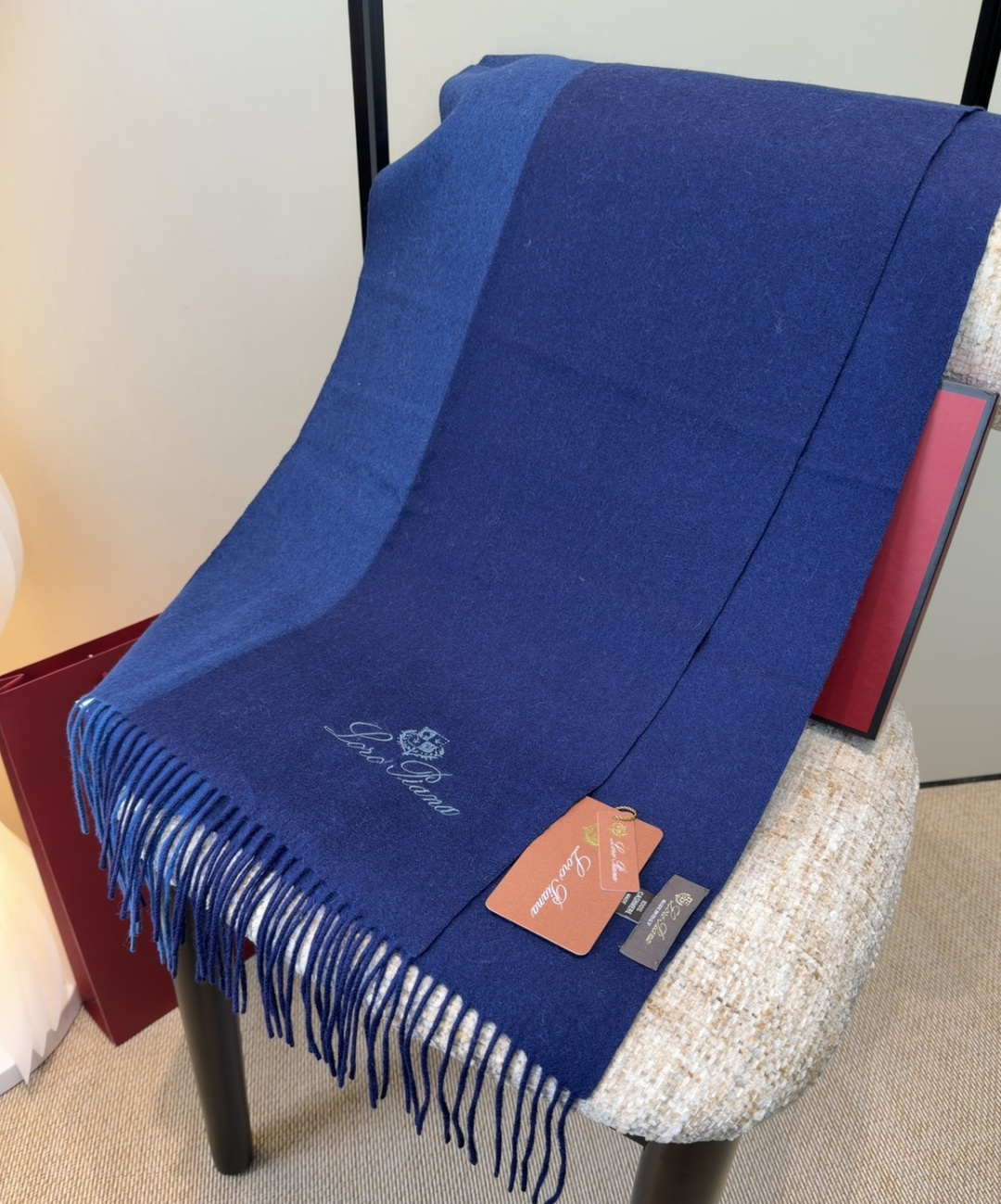 🆕Loro Piana · 【贸易公司尾单，极品山羊绒围巾披肩】送人自留都太高大上了😍重磅上新，爆款爆款，渠道极品硬货～