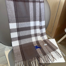 Burberry · 巴宝莉格子围巾❗️好看的要疯掉了,太有型太有魅力了❗️❗️非常斯文时尚的秋冬单品!真的很喜欢,非常 Burberry · 巴宝莉格子围巾❗️好看的要疯掉了,太有型太有魅力了❗️❗️非常斯文时尚的秋冬单品!真的很喜欢,非常
