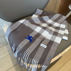 Burberry · 巴宝莉格子围巾❗️好看的要疯掉了,太有型太有魅力了❗️❗️非常斯文时尚的秋冬单品!真的很喜欢,非常 Burberry · 巴宝莉格子围巾❗️好看的要疯掉了,太有型太有魅力了❗️❗️非常斯文时尚的秋冬单品!真的很喜欢,非常