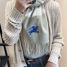 Burberry · 巴宝莉格子围巾❗️好看的要疯掉了,太有型太有魅力了❗️❗️非常斯文时尚的秋冬单品!真的很喜欢,非常 Burberry · 巴宝莉格子围巾❗️好看的要疯掉了,太有型太有魅力了❗️❗️非常斯文时尚的秋冬单品!真的很喜欢,非常