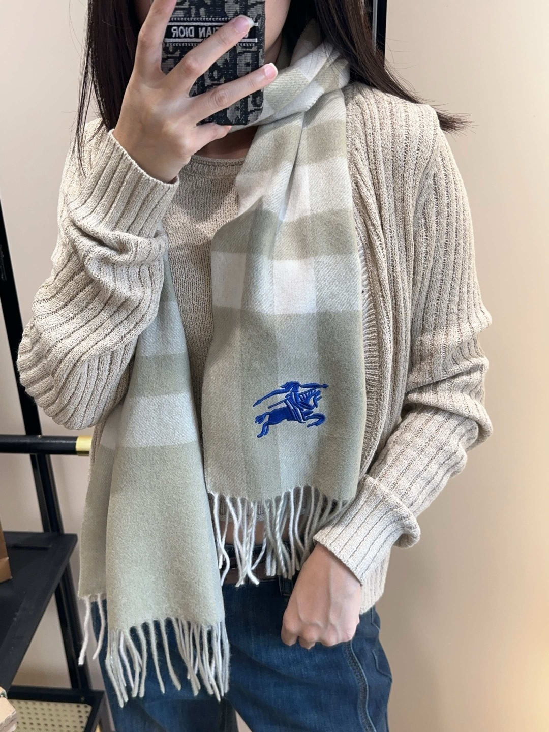 Burberry · 巴宝莉格子围巾❗️好看的要疯掉了，太有型太有魅力了❗️❗️非常斯文时尚的秋冬单品！真的很喜欢，非常
