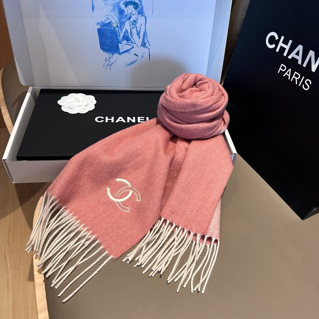 【▪Chanel · 香奈儿难得一见的温柔配色，超级迷恋❗️气质低调恬静又不失优雅❗️】重点推荐❗️高级舒适时髦气质，简