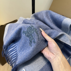 Burberry · 巴宝莉围巾❗️好看的要疯掉了,太有型太有魅力了❗️❗️非常斯文时尚的秋冬单品!真的很喜欢,非常Cl Burberry · 巴宝莉围巾❗️好看的要疯掉了,太有型太有魅力了❗️❗️非常斯文时尚的秋冬单品!真的很喜欢,非常Cl