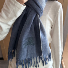 Burberry · 巴宝莉围巾❗️好看的要疯掉了,太有型太有魅力了❗️❗️非常斯文时尚的秋冬单品!真的很喜欢,非常Cl Burberry · 巴宝莉围巾❗️好看的要疯掉了,太有型太有魅力了❗️❗️非常斯文时尚的秋冬单品!真的很喜欢,非常Cl