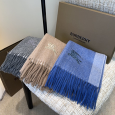 Burberry · 巴宝莉围巾❗️好看的要疯掉了,太有型太有魅力了❗️❗️非常斯文时尚的秋冬单品!真的很喜欢,非常Cl Burberry · 巴宝莉围巾❗️好看的要疯掉了,太有型太有魅力了❗️❗️非常斯文时尚的秋冬单品!真的很喜欢,非常Cl