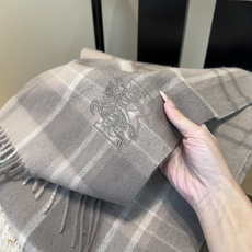 Burberry · 巴宝莉围巾❗️好看的要疯掉了,太有型太有魅力了❗️❗️非常斯文时尚的秋冬单品!真的很喜欢,非常Cl Burberry · 巴宝莉围巾❗️好看的要疯掉了,太有型太有魅力了❗️❗️非常斯文时尚的秋冬单品!真的很喜欢,非常Cl