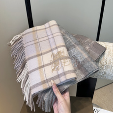 Burberry · 巴宝莉围巾❗️好看的要疯掉了,太有型太有魅力了❗️❗️非常斯文时尚的秋冬单品!真的很喜欢,非常Cl Burberry · 巴宝莉围巾❗️好看的要疯掉了,太有型太有魅力了❗️❗️非常斯文时尚的秋冬单品!真的很喜欢,非常Cl