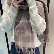 Burberry · 巴宝莉围巾❗️好看的要疯掉了,太有型太有魅力了❗️❗️非常斯文时尚的秋冬单品!真的很喜欢,非常Cl Burberry · 巴宝莉围巾❗️好看的要疯掉了,太有型太有魅力了❗️❗️非常斯文时尚的秋冬单品!真的很喜欢,非常Cl