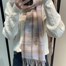 Burberry · 巴宝莉围巾❗️好看的要疯掉了,太有型太有魅力了❗️❗️非常斯文时尚的秋冬单品!真的很喜欢,非常Cl Burberry · 巴宝莉围巾❗️好看的要疯掉了,太有型太有魅力了❗️❗️非常斯文时尚的秋冬单品!真的很喜欢,非常Cl