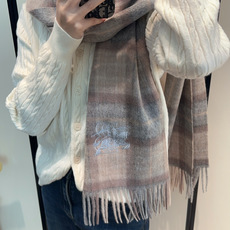 Burberry · 巴宝莉围巾❗️好看的要疯掉了,太有型太有魅力了❗️❗️非常斯文时尚的秋冬单品!真的很喜欢,非常Cl Burberry · 巴宝莉围巾❗️好看的要疯掉了,太有型太有魅力了❗️❗️非常斯文时尚的秋冬单品!真的很喜欢,非常Cl