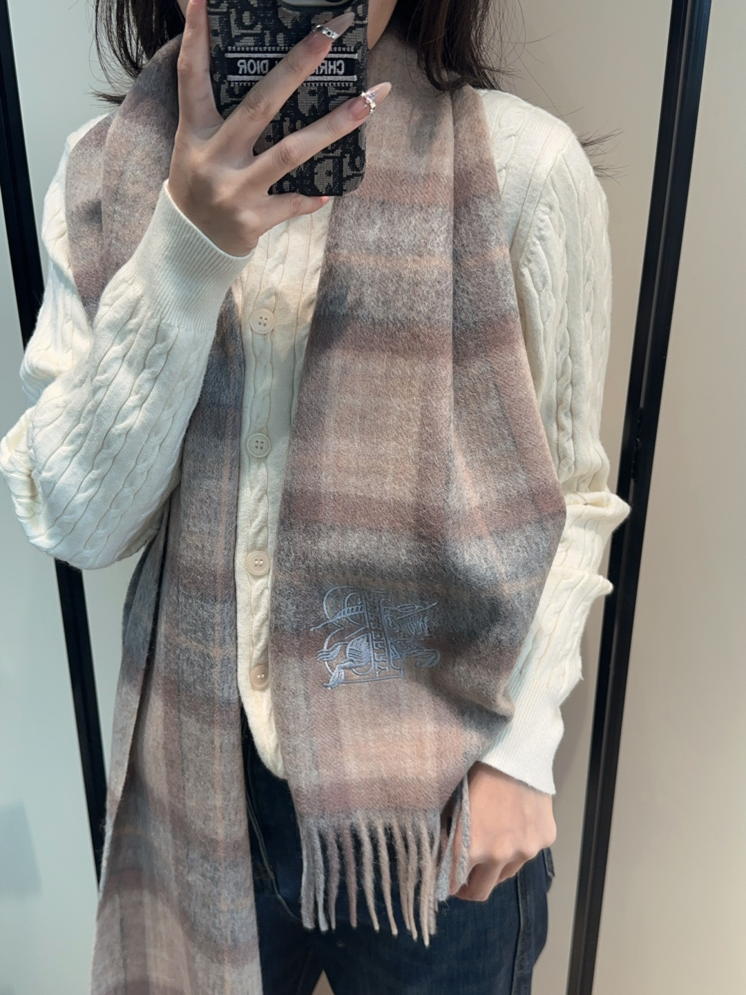 Burberry · 巴宝莉围巾❗️好看的要疯掉了，太有型太有魅力了❗️❗️非常斯文时尚的秋冬单品！真的很喜欢，非常Cl