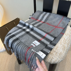 Burberry双面羊绒围巾!走量款,性超高!非常有格调的设计!180*30cm,羊绒混羊毛!是高雅艺术的魅力体现!围巾 Burberry双面羊绒围巾!走量款,性超高!非常有格调的设计!180*30cm,羊绒混羊毛!是高雅艺术的魅力体现!围巾