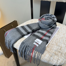 Burberry双面羊绒围巾!走量款,性超高!非常有格调的设计!180*30cm,羊绒混羊毛!是高雅艺术的魅力体现!围巾 Burberry双面羊绒围巾!走量款,性超高!非常有格调的设计!180*30cm,羊绒混羊毛!是高雅艺术的魅力体现!围巾