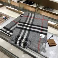 Burberry双面羊绒围巾!走量款,性超高!非常有格调的设计!180*30cm,羊绒混羊毛!是高雅艺术的魅力体现!围巾 Burberry双面羊绒围巾!走量款,性超高!非常有格调的设计!180*30cm,羊绒混羊毛!是高雅艺术的魅力体现!围巾