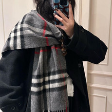 Burberry双面羊绒围巾!走量款,性超高!非常有格调的设计!180*30cm,羊绒混羊毛!是高雅艺术的魅力体现!围巾 Burberry双面羊绒围巾!走量款,性超高!非常有格调的设计!180*30cm,羊绒混羊毛!是高雅艺术的魅力体现!围巾
