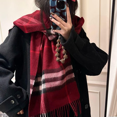 Burberry双面羊绒围巾!走量款,性超高!非常有格调的设计!180*30cm,羊绒混羊毛!是高雅艺术的魅力体现!围巾 Burberry双面羊绒围巾!走量款,性超高!非常有格调的设计!180*30cm,羊绒混羊毛!是高雅艺术的魅力体现!围巾