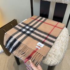 Burberry双面羊绒围巾!走量款,性超高!非常有格调的设计!180*30cm,羊绒混羊毛!是高雅艺术的魅力体现!围巾 Burberry双面羊绒围巾!走量款,性超高!非常有格调的设计!180*30cm,羊绒混羊毛!是高雅艺术的魅力体现!围巾