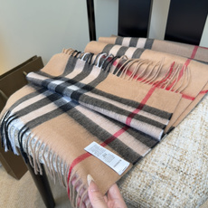 Burberry双面羊绒围巾!走量款,性超高!非常有格调的设计!180*30cm,羊绒混羊毛!是高雅艺术的魅力体现!围巾 Burberry双面羊绒围巾!走量款,性超高!非常有格调的设计!180*30cm,羊绒混羊毛!是高雅艺术的魅力体现!围巾