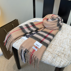 Burberry双面羊绒围巾!走量款,性超高!非常有格调的设计!180*30cm,羊绒混羊毛!是高雅艺术的魅力体现!围巾 Burberry双面羊绒围巾!走量款,性超高!非常有格调的设计!180*30cm,羊绒混羊毛!是高雅艺术的魅力体现!围巾