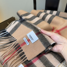 Burberry双面羊绒围巾!走量款,性超高!非常有格调的设计!180*30cm,羊绒混羊毛!是高雅艺术的魅力体现!围巾 Burberry双面羊绒围巾!走量款,性超高!非常有格调的设计!180*30cm,羊绒混羊毛!是高雅艺术的魅力体现!围巾