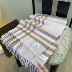 Burberry双面羊绒围巾!走量款,性超高!非常有格调的设计!180*30cm,羊绒混羊毛!是高雅艺术的魅力体现!围巾 Burberry双面羊绒围巾!走量款,性超高!非常有格调的设计!180*30cm,羊绒混羊毛!是高雅艺术的魅力体现!围巾
