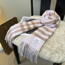 Burberry双面羊绒围巾!走量款,性超高!非常有格调的设计!180*30cm,羊绒混羊毛!是高雅艺术的魅力体现!围巾 Burberry双面羊绒围巾!走量款,性超高!非常有格调的设计!180*30cm,羊绒混羊毛!是高雅艺术的魅力体现!围巾