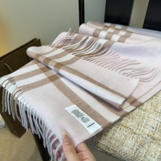 Burberry双面羊绒围巾!走量款,性超高!非常有格调的设计!180*30cm,羊绒混羊毛!是高雅艺术的魅力体现!围巾 Burberry双面羊绒围巾!走量款,性超高!非常有格调的设计!180*30cm,羊绒混羊毛!是高雅艺术的魅力体现!围巾