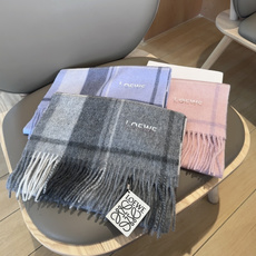 【▪Loewe · 罗意威难得一见的温柔配色,低调又不失优雅❗】重点推荐❗双面配色,一条围巾两种风格搭配,高级舒适时髦气 【▪Loewe · 罗意威难得一见的温柔配色,低调又不失优雅❗】重点推荐❗双面配色,一条围巾两种风格搭配,高级舒适时髦气