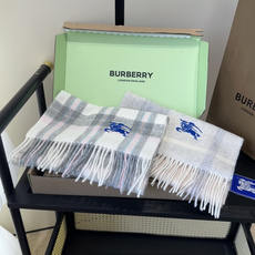 Burberry · 巴宝莉围巾❗️好看的要疯掉了,太有型太有魅力了❗️❗️非常斯文时尚的秋冬单品!真的很喜欢,非常Cl Burberry · 巴宝莉围巾❗️好看的要疯掉了,太有型太有魅力了❗️❗️非常斯文时尚的秋冬单品!真的很喜欢,非常Cl