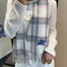 Burberry · 巴宝莉围巾❗️好看的要疯掉了,太有型太有魅力了❗️❗️非常斯文时尚的秋冬单品!真的很喜欢,非常Cl Burberry · 巴宝莉围巾❗️好看的要疯掉了,太有型太有魅力了❗️❗️非常斯文时尚的秋冬单品!真的很喜欢,非常Cl