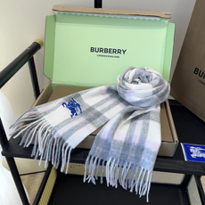 Burberry · 巴宝莉围巾❗️好看的要疯掉了,太有型太有魅力了❗️❗️非常斯文时尚的秋冬单品!真的很喜欢,非常Cl Burberry · 巴宝莉围巾❗️好看的要疯掉了,太有型太有魅力了❗️❗️非常斯文时尚的秋冬单品!真的很喜欢,非常Cl