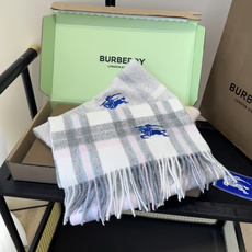 Burberry · 巴宝莉围巾❗️好看的要疯掉了,太有型太有魅力了❗️❗️非常斯文时尚的秋冬单品!真的很喜欢,非常Cl Burberry · 巴宝莉围巾❗️好看的要疯掉了,太有型太有魅力了❗️❗️非常斯文时尚的秋冬单品!真的很喜欢,非常Cl