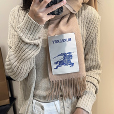 Burberry · 巴宝莉围巾❗️好看的要疯掉了,太有型太有魅力了❗️❗️非常斯文时尚的秋冬单品!真的很喜欢,非常Cl Burberry · 巴宝莉围巾❗️好看的要疯掉了,太有型太有魅力了❗️❗️非常斯文时尚的秋冬单品!真的很喜欢,非常Cl