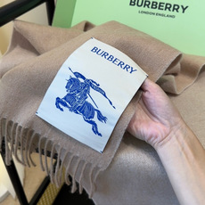 Burberry · 巴宝莉围巾❗️好看的要疯掉了,太有型太有魅力了❗️❗️非常斯文时尚的秋冬单品!真的很喜欢,非常Cl Burberry · 巴宝莉围巾❗️好看的要疯掉了,太有型太有魅力了❗️❗️非常斯文时尚的秋冬单品!真的很喜欢,非常Cl