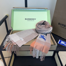 Burberry · 巴宝莉围巾❗️好看的要疯掉了,太有型太有魅力了❗️❗️非常斯文时尚的秋冬单品!真的很喜欢,非常Cl Burberry · 巴宝莉围巾❗️好看的要疯掉了,太有型太有魅力了❗️❗️非常斯文时尚的秋冬单品!真的很喜欢,非常Cl