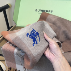 Burberry · 巴宝莉围巾❗️好看的要疯掉了,太有型太有魅力了❗️❗️非常斯文时尚的秋冬单品!真的很喜欢,非常Cl Burberry · 巴宝莉围巾❗️好看的要疯掉了,太有型太有魅力了❗️❗️非常斯文时尚的秋冬单品!真的很喜欢,非常Cl