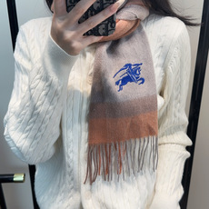 Burberry · 巴宝莉围巾❗️好看的要疯掉了,太有型太有魅力了❗️❗️非常斯文时尚的秋冬单品!真的很喜欢,非常Cl Burberry · 巴宝莉围巾❗️好看的要疯掉了,太有型太有魅力了❗️❗️非常斯文时尚的秋冬单品!真的很喜欢,非常Cl