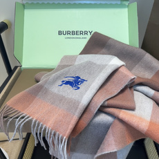 Burberry · 巴宝莉围巾❗️好看的要疯掉了,太有型太有魅力了❗️❗️非常斯文时尚的秋冬单品!真的很喜欢,非常Cl Burberry · 巴宝莉围巾❗️好看的要疯掉了,太有型太有魅力了❗️❗️非常斯文时尚的秋冬单品!真的很喜欢,非常Cl