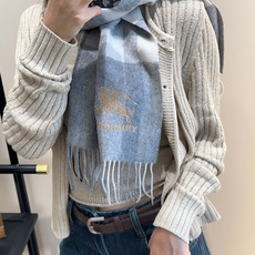 Burberry · 巴宝莉围巾❗️好看的要疯掉了,太有型太有魅力了❗️❗️非常斯文时尚的秋冬单品!真的很喜欢,非常Cl Burberry · 巴宝莉围巾❗️好看的要疯掉了,太有型太有魅力了❗️❗️非常斯文时尚的秋冬单品!真的很喜欢,非常Cl
