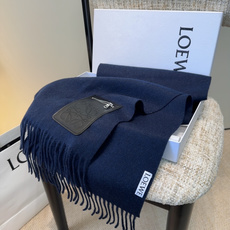 【▪Loewe · 罗意威难得一见的温柔配色,低调又不失优雅❗】重点推荐❗双面配色,一条围巾两种风格搭配,高级舒适时髦气 【▪Loewe · 罗意威难得一见的温柔配色,低调又不失优雅❗】重点推荐❗双面配色,一条围巾两种风格搭配,高级舒适时髦气