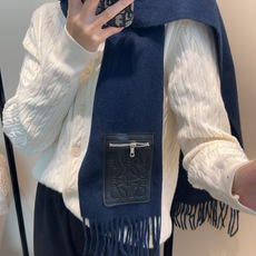 【▪Loewe · 罗意威难得一见的温柔配色,低调又不失优雅❗】重点推荐❗双面配色,一条围巾两种风格搭配,高级舒适时髦气 【▪Loewe · 罗意威难得一见的温柔配色,低调又不失优雅❗】重点推荐❗双面配色,一条围巾两种风格搭配,高级舒适时髦气