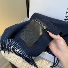 【▪Loewe · 罗意威难得一见的温柔配色,低调又不失优雅❗】重点推荐❗双面配色,一条围巾两种风格搭配,高级舒适时髦气 【▪Loewe · 罗意威难得一见的温柔配色,低调又不失优雅❗】重点推荐❗双面配色,一条围巾两种风格搭配,高级舒适时髦气