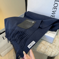 【▪Loewe · 罗意威难得一见的温柔配色,低调又不失优雅❗】重点推荐❗双面配色,一条围巾两种风格搭配,高级舒适时髦气 【▪Loewe · 罗意威难得一见的温柔配色,低调又不失优雅❗】重点推荐❗双面配色,一条围巾两种风格搭配,高级舒适时髦气
