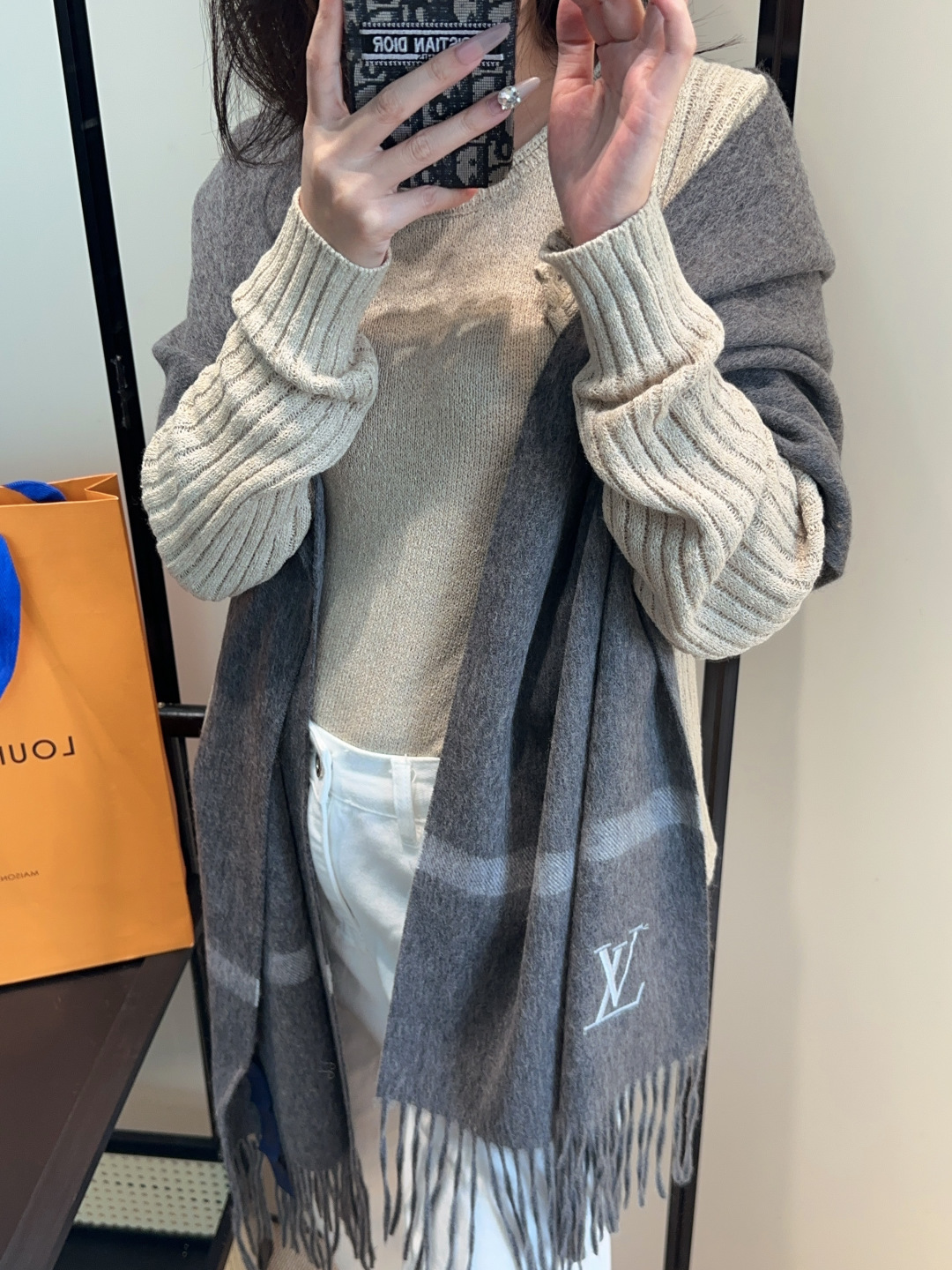 Lv围巾❗️好看的要疯掉了，太有型太有魅力了❗️❗️非常斯文时尚的秋冬单品！真的很喜欢，非常Classical的男款设计